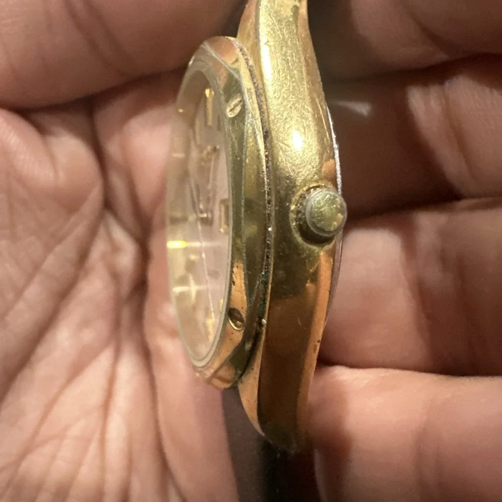 Working Vintage‎ PULSAR Gold Tone 36MM DAY Date Quartz Watch Black Leather Band